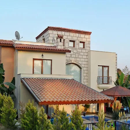 Spacious 4-bedroom House In With Swimming Pool And Several T * Kusadasi