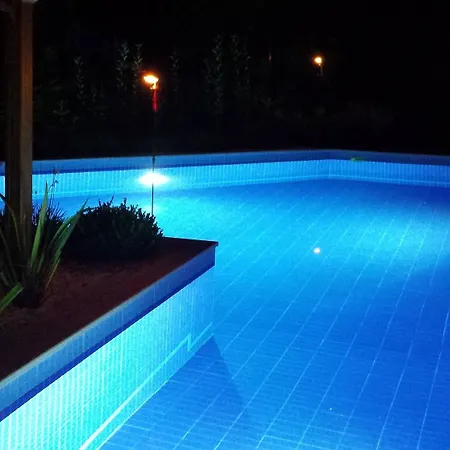 Apartment Spacious 4-bedroom House In With Swimming Pool And Several T *