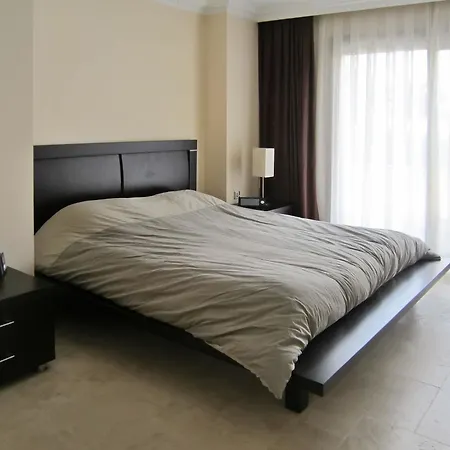 Apartment Spacious 4-bedroom House In With Swimming Pool And Several T *