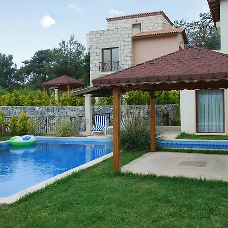Spacious 4-bedroom House In With Swimming Pool And Several T * Kusadasi