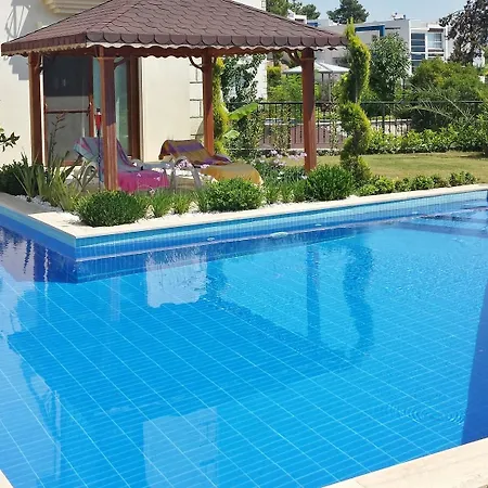 Apartment Spacious 4-bedroom House In With Swimming Pool And Several T Kusadasi